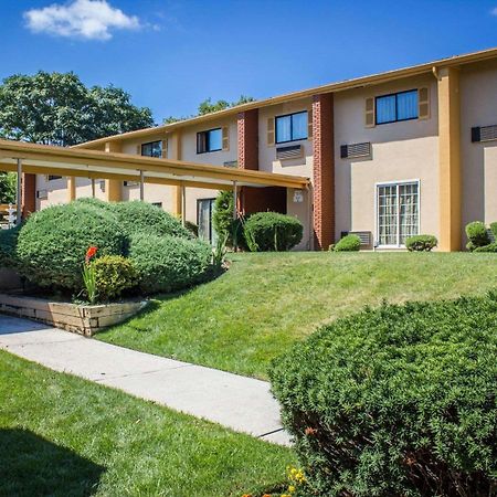 Rodeway Inn Huntington Station - Melville Zewnętrze zdjęcie