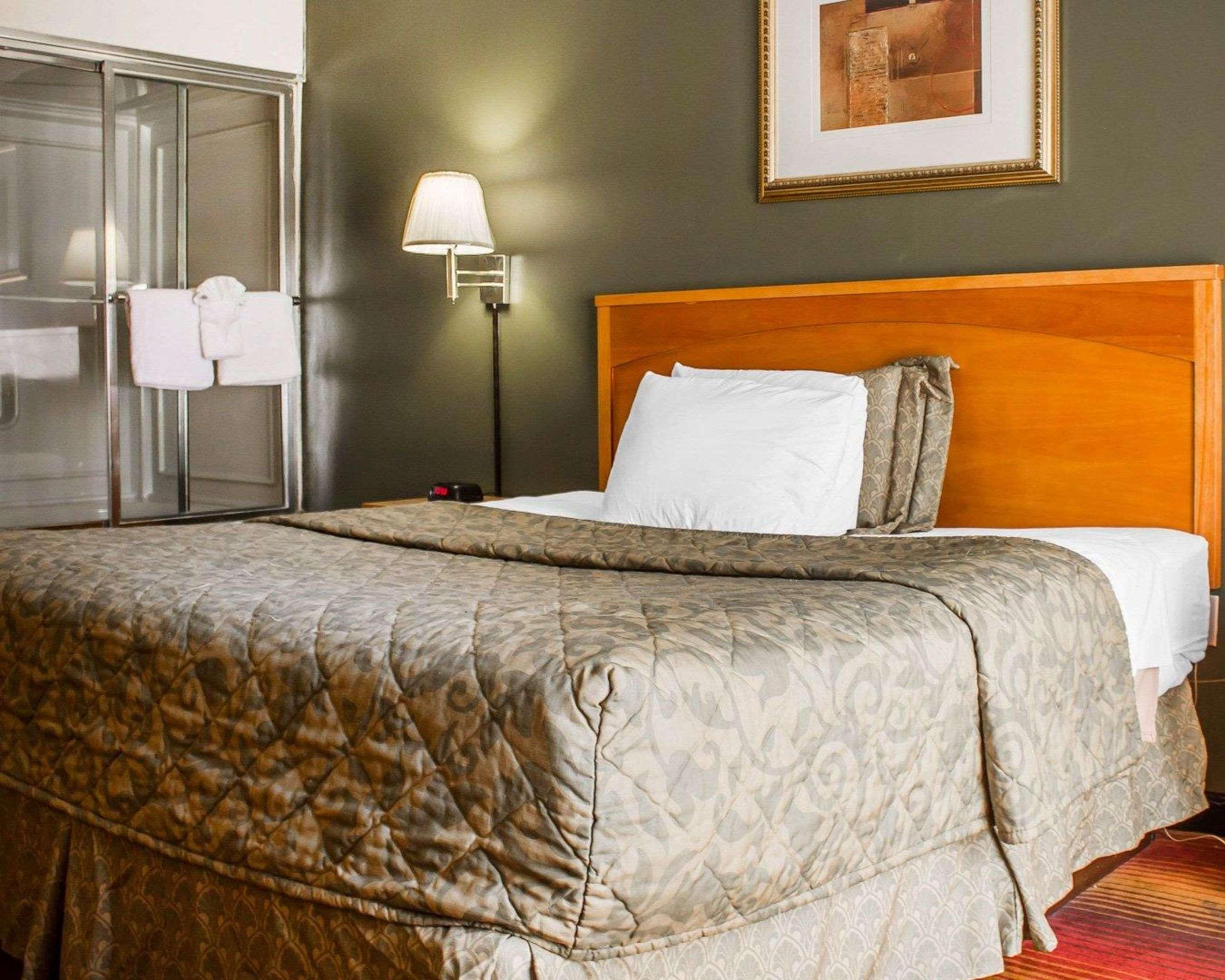 Rodeway Inn Huntington Station - Melville Zewnętrze zdjęcie