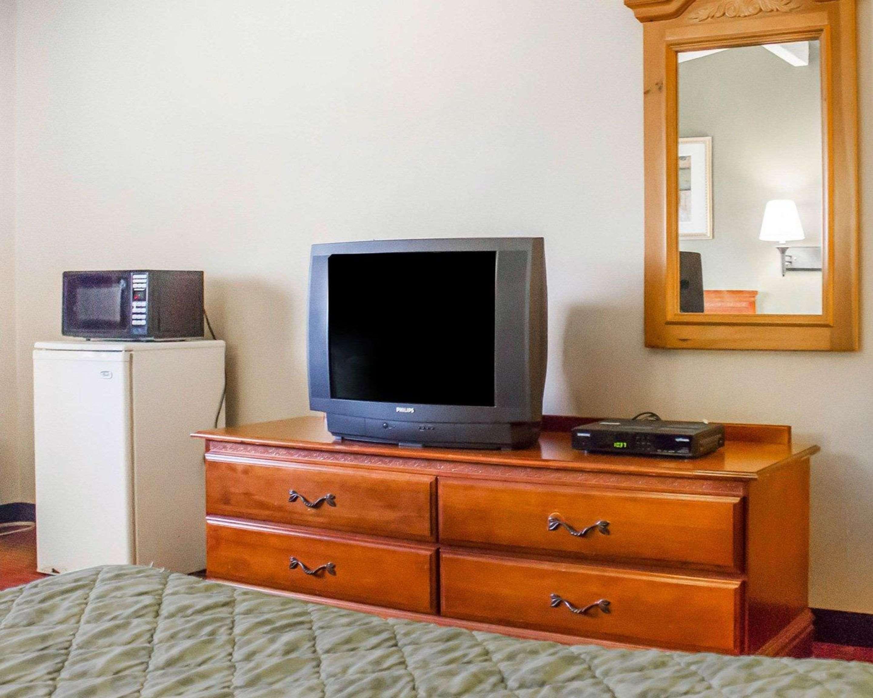 Rodeway Inn Huntington Station - Melville Zewnętrze zdjęcie