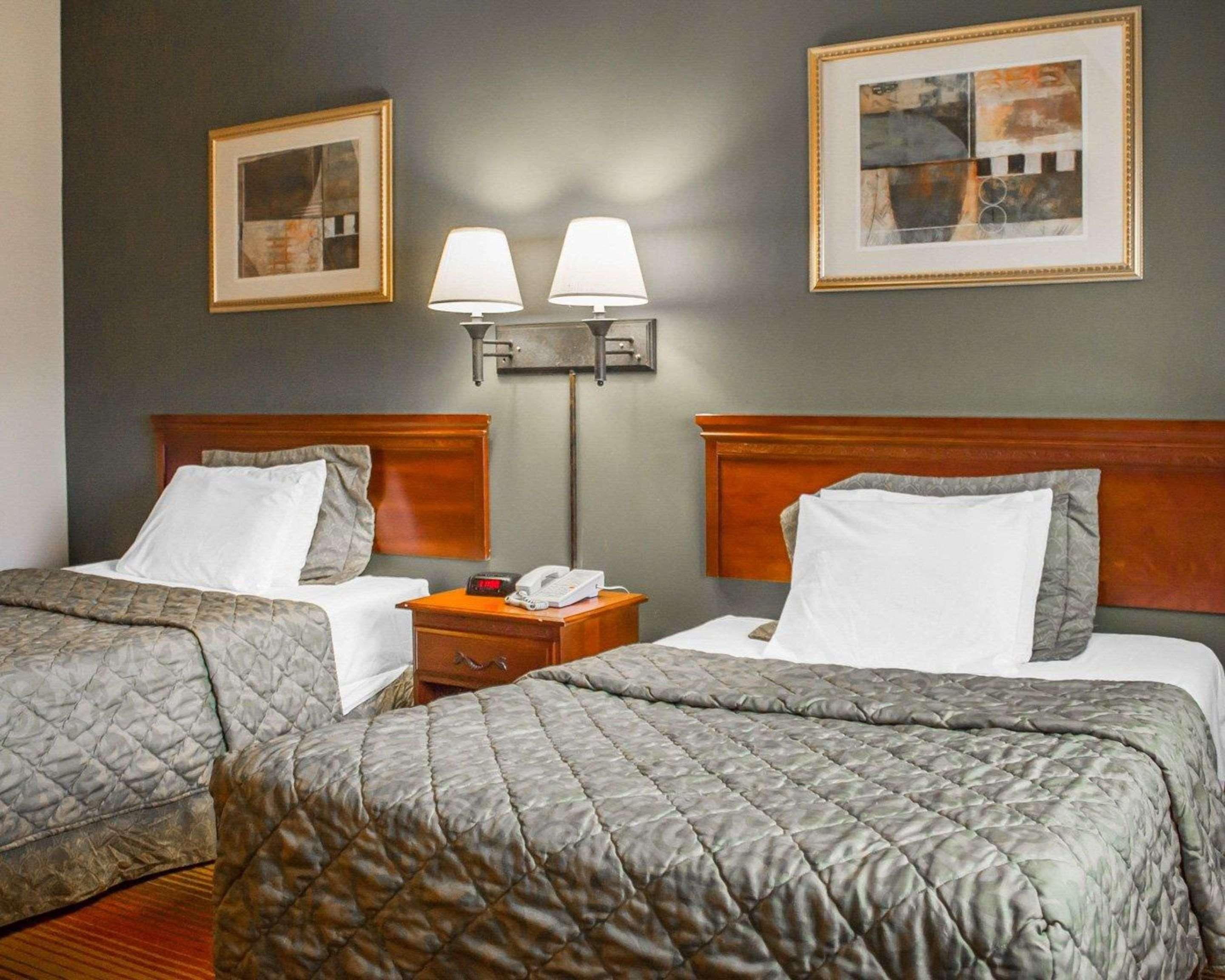 Rodeway Inn Huntington Station - Melville Zewnętrze zdjęcie