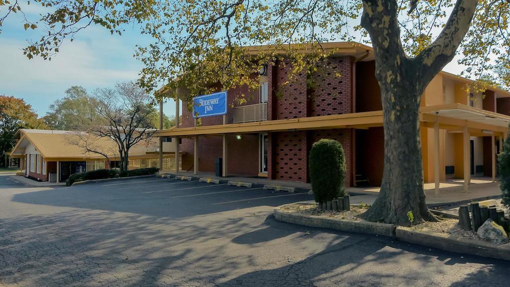 Rodeway Inn Huntington Station - Melville Zewnętrze zdjęcie