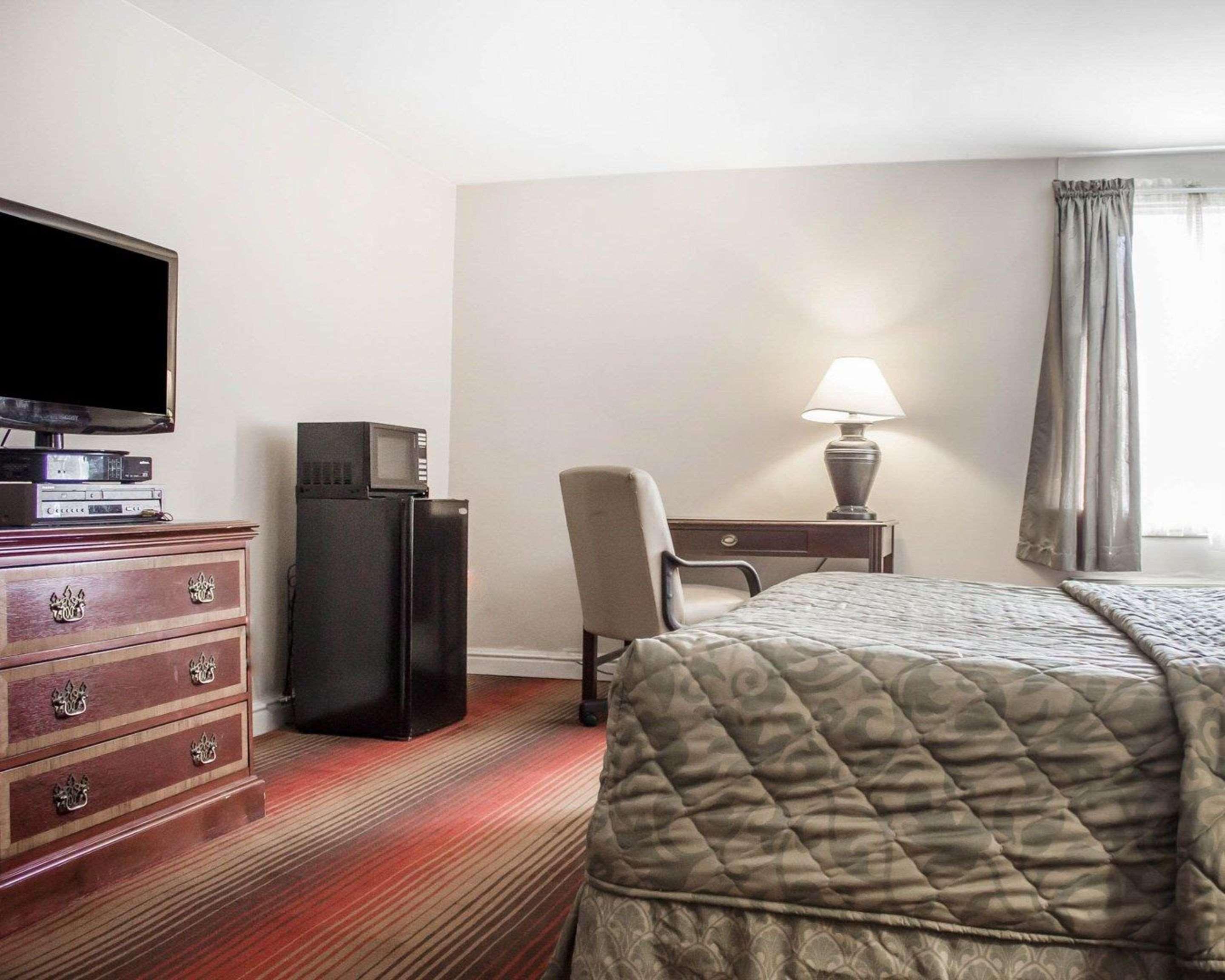 Rodeway Inn Huntington Station - Melville Zewnętrze zdjęcie