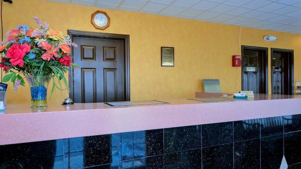 Rodeway Inn Huntington Station - Melville Zewnętrze zdjęcie