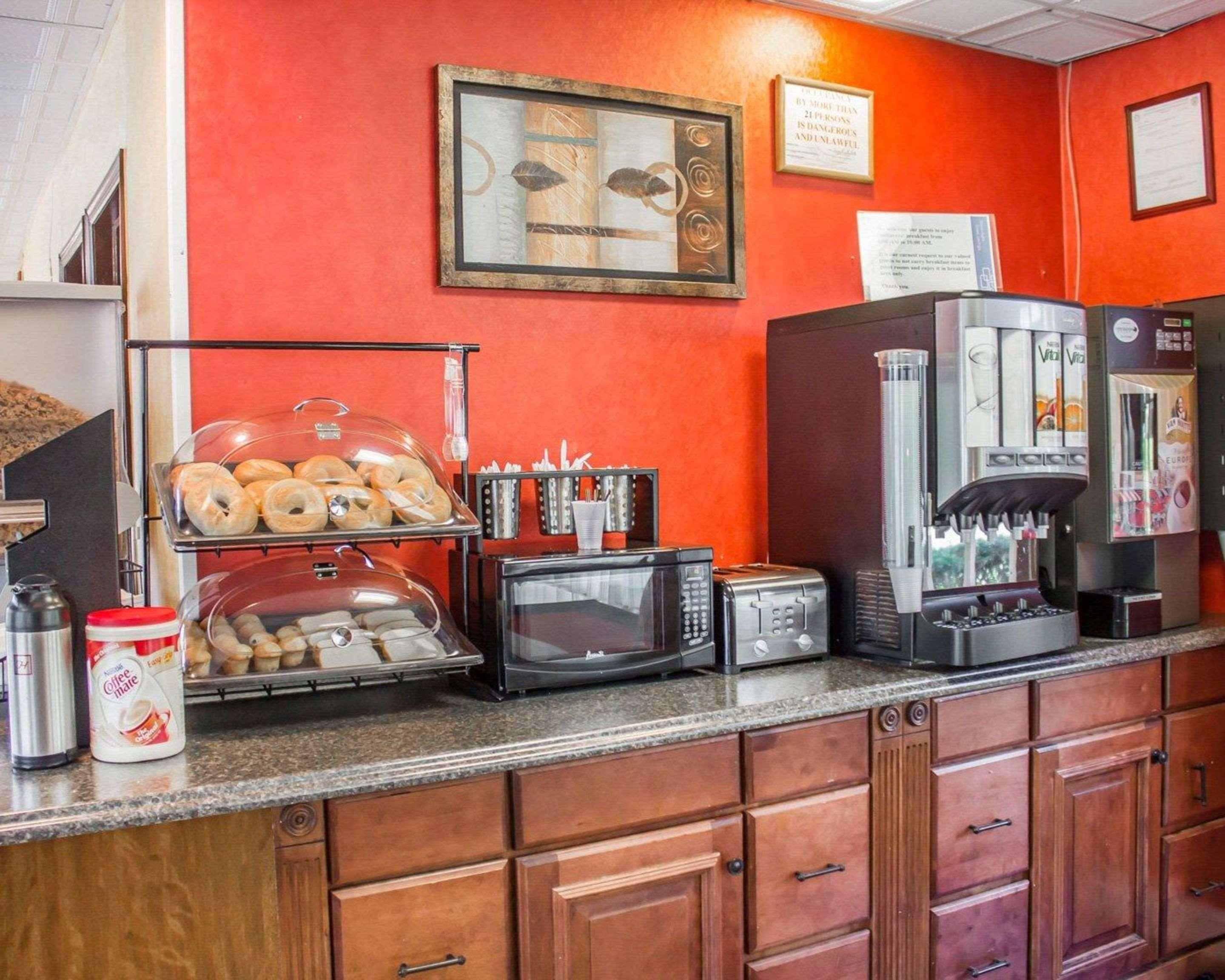 Rodeway Inn Huntington Station - Melville Zewnętrze zdjęcie