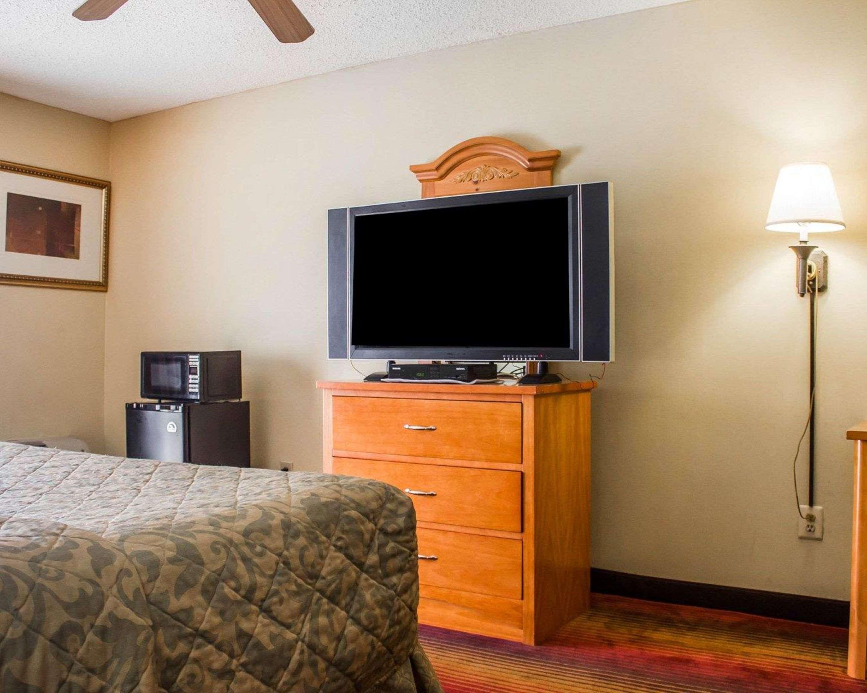 Rodeway Inn Huntington Station - Melville Zewnętrze zdjęcie