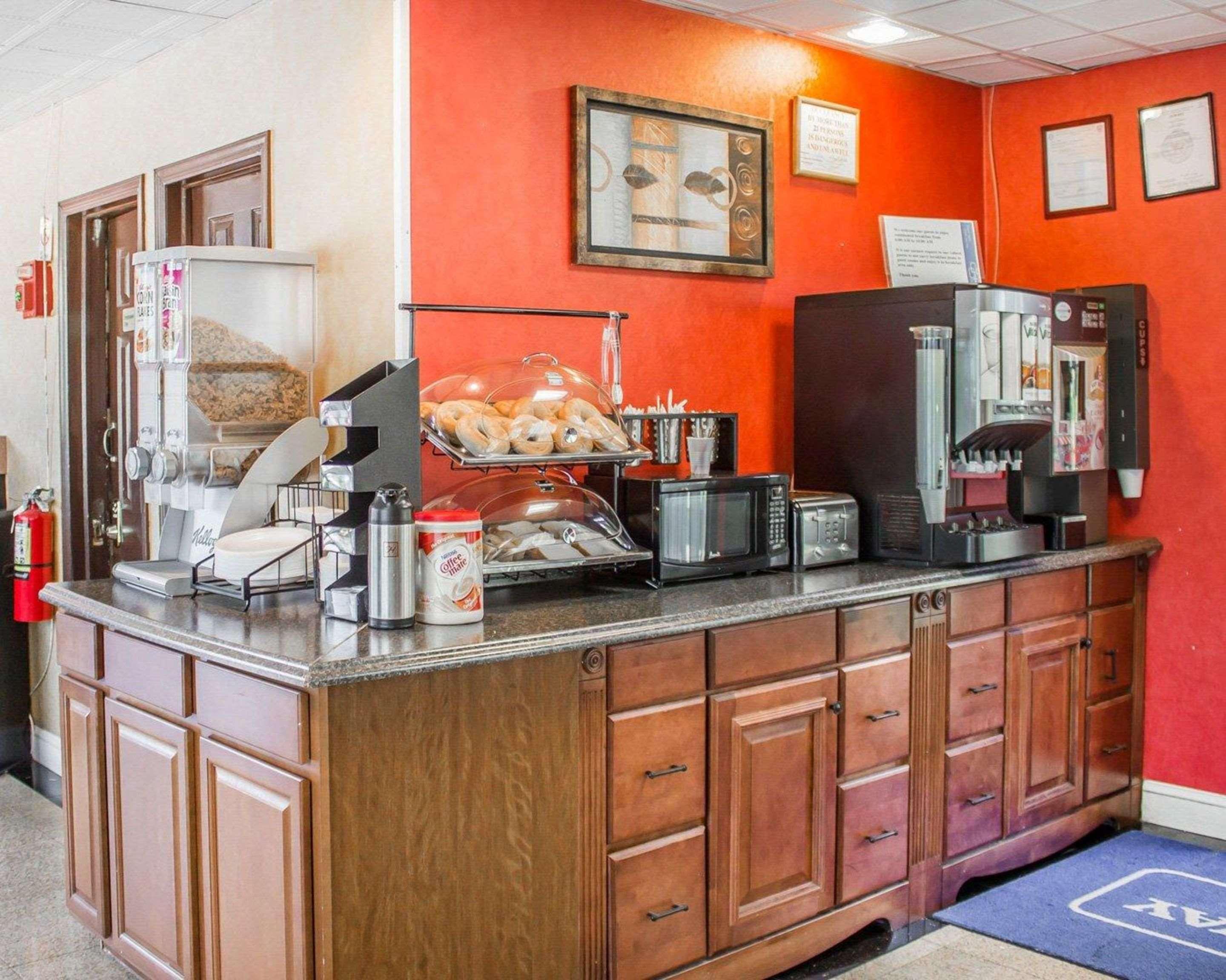 Rodeway Inn Huntington Station - Melville Zewnętrze zdjęcie