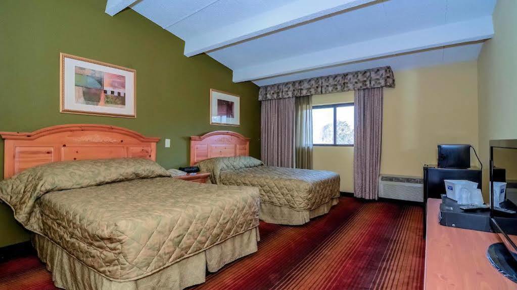 Rodeway Inn Huntington Station - Melville Zewnętrze zdjęcie